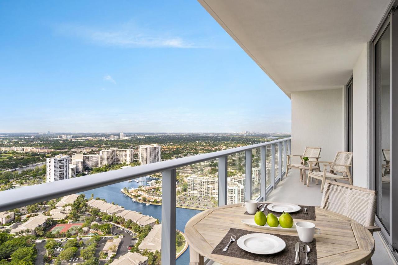 2 Bedroom Suite Intracoastal/City Views with Kitchen